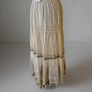 Elegant Cream Maxi Skirt-Size Medium